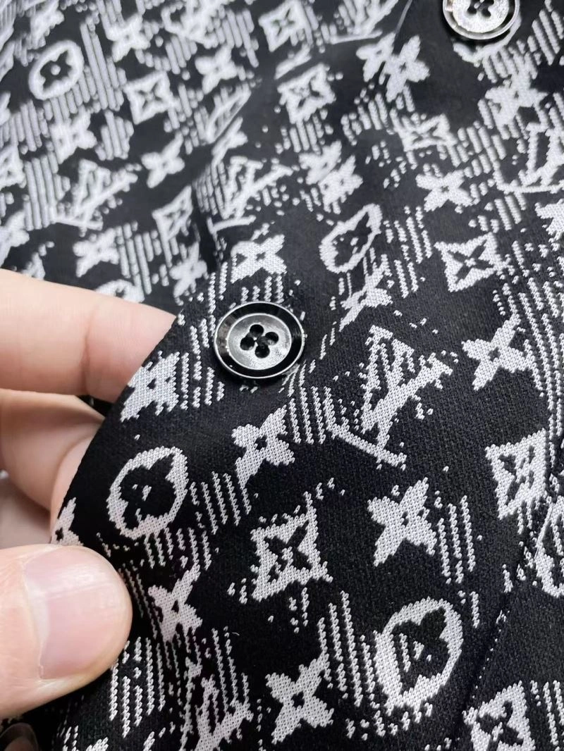 Louis Vuitton Short Suits Fashionable 132037
