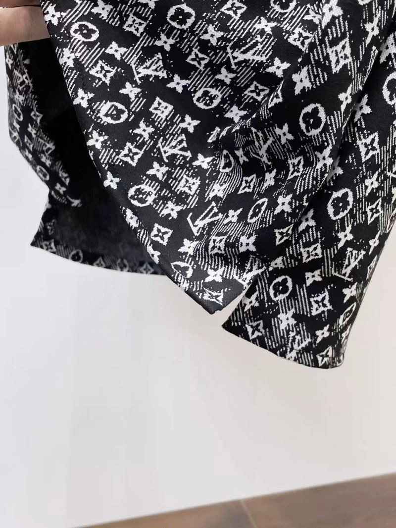 Louis Vuitton Short Suits Fashionable 132037