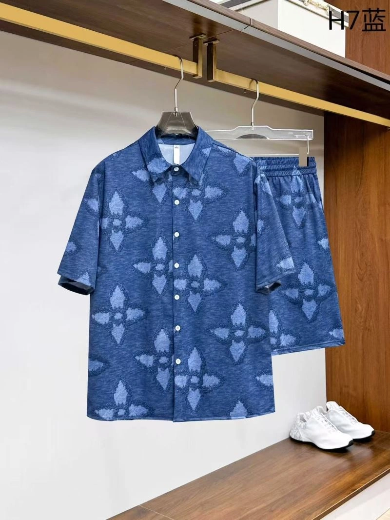 Louis Vuitton Short Suits Comfortable 132035