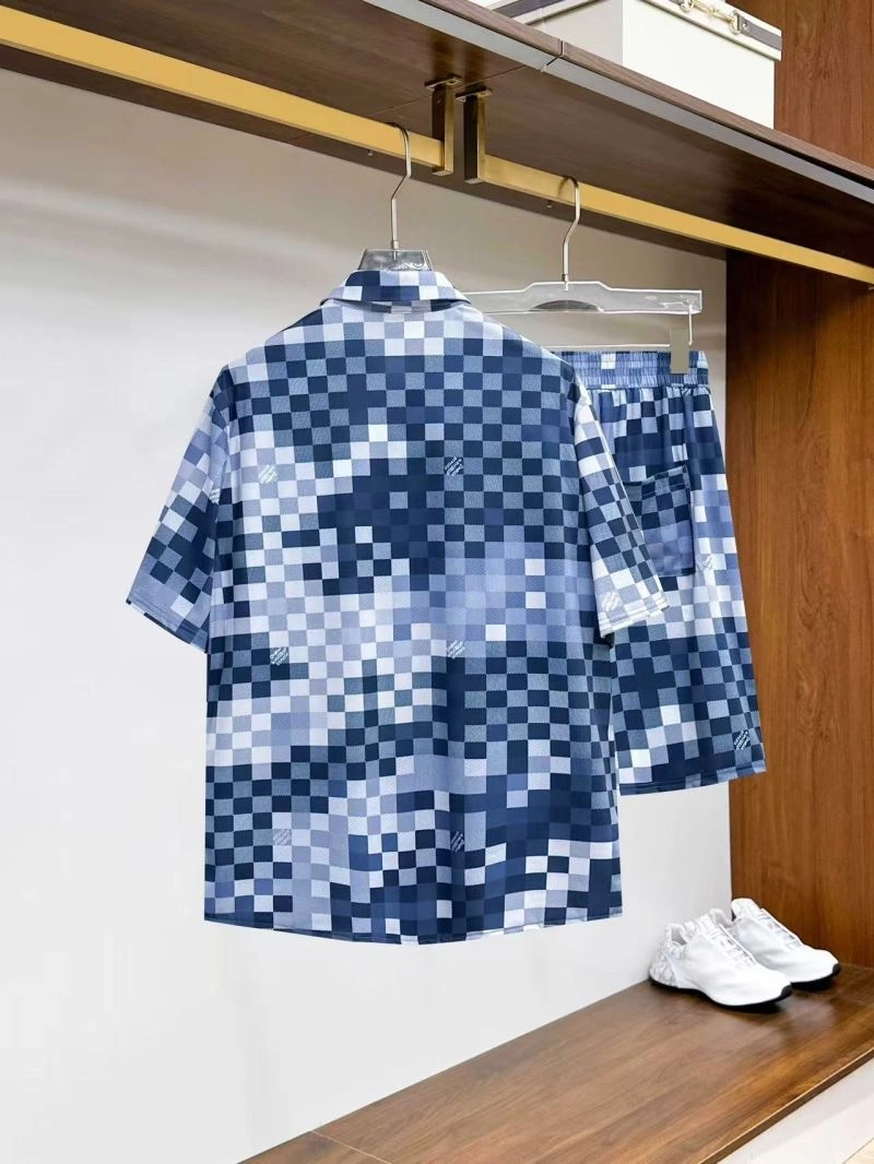 Louis Vuitton Short Suits Breathable 132030