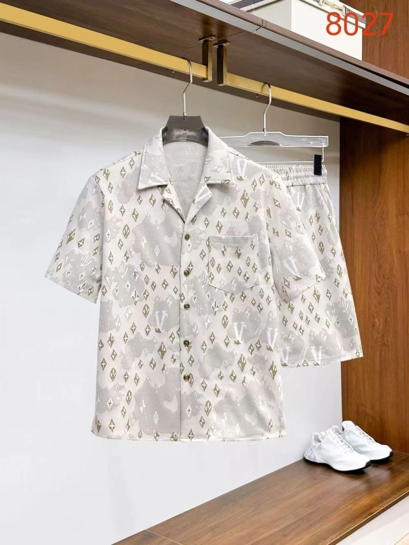 MoistureWicking Louis Vuitton Short Suits 132022