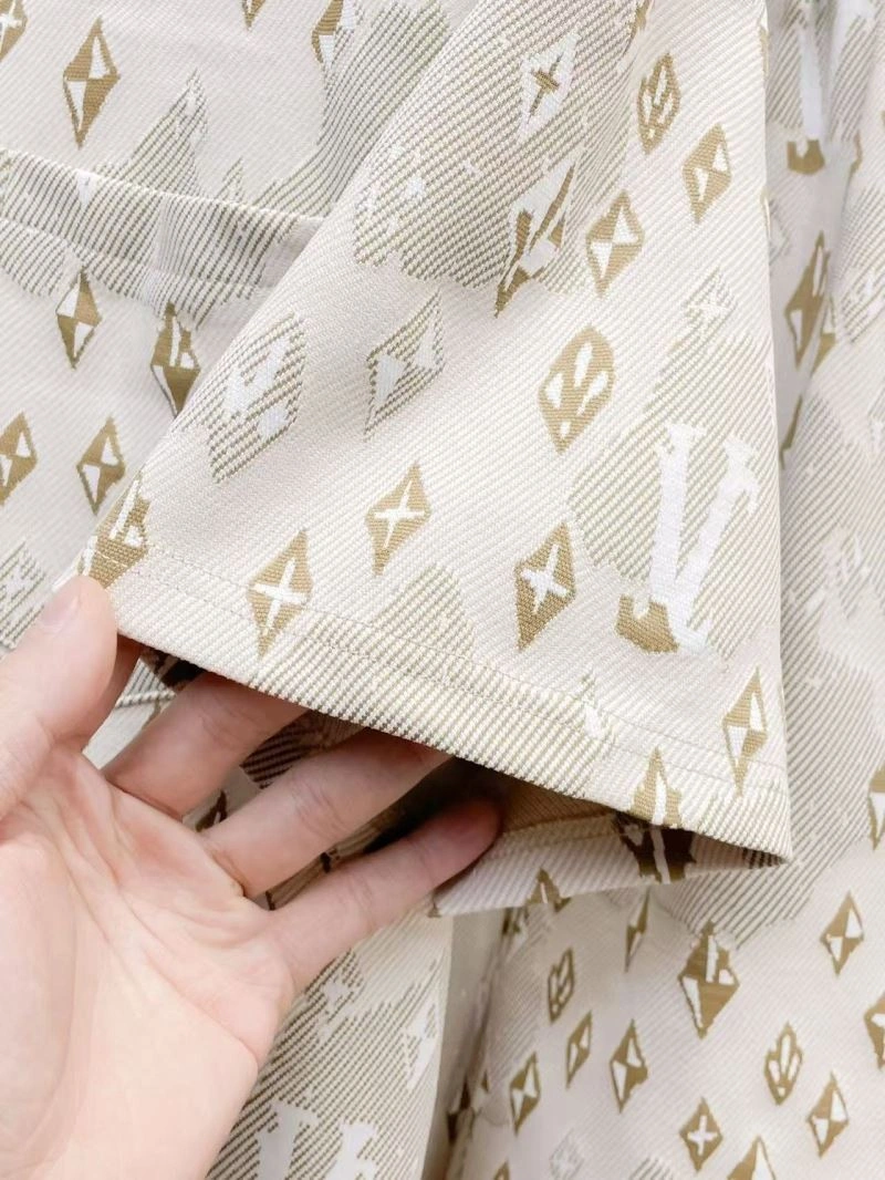 MoistureWicking Louis Vuitton Short Suits 132022