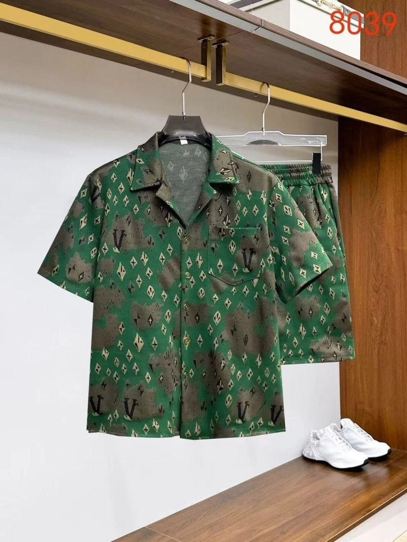 Bold Louis Vuitton Short Suits 132032