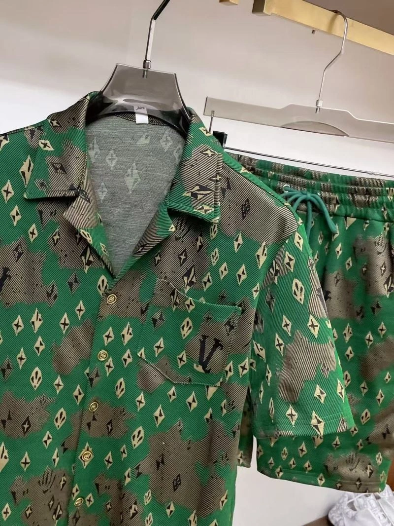 Bold Louis Vuitton Short Suits 132032