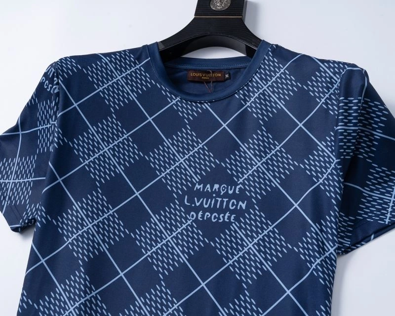 Louis Vuitton Short Suits Youthful 138513