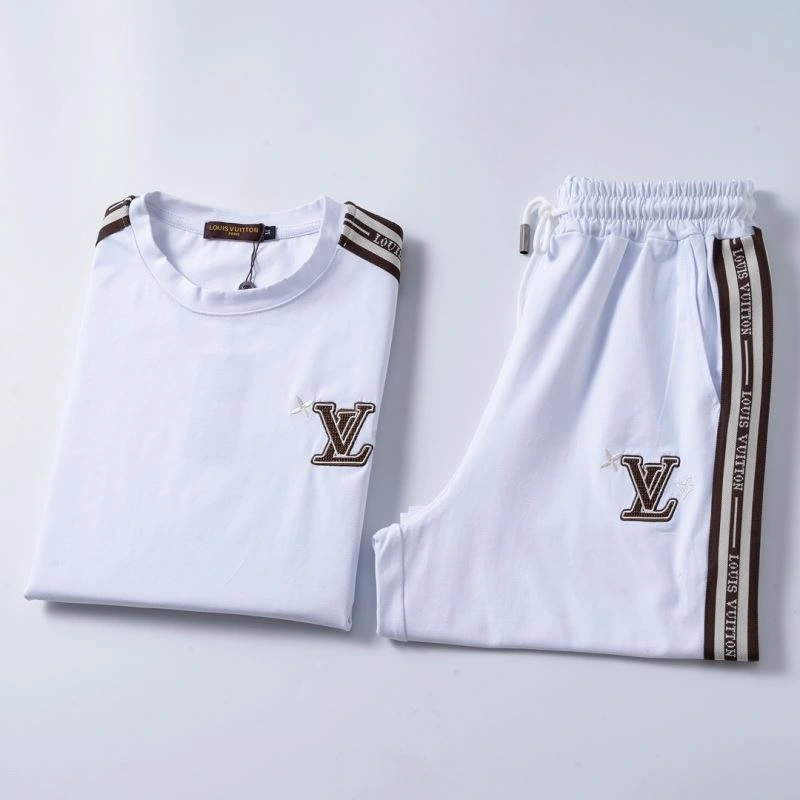 TravelReady Louis Vuitton Short Suits 138550