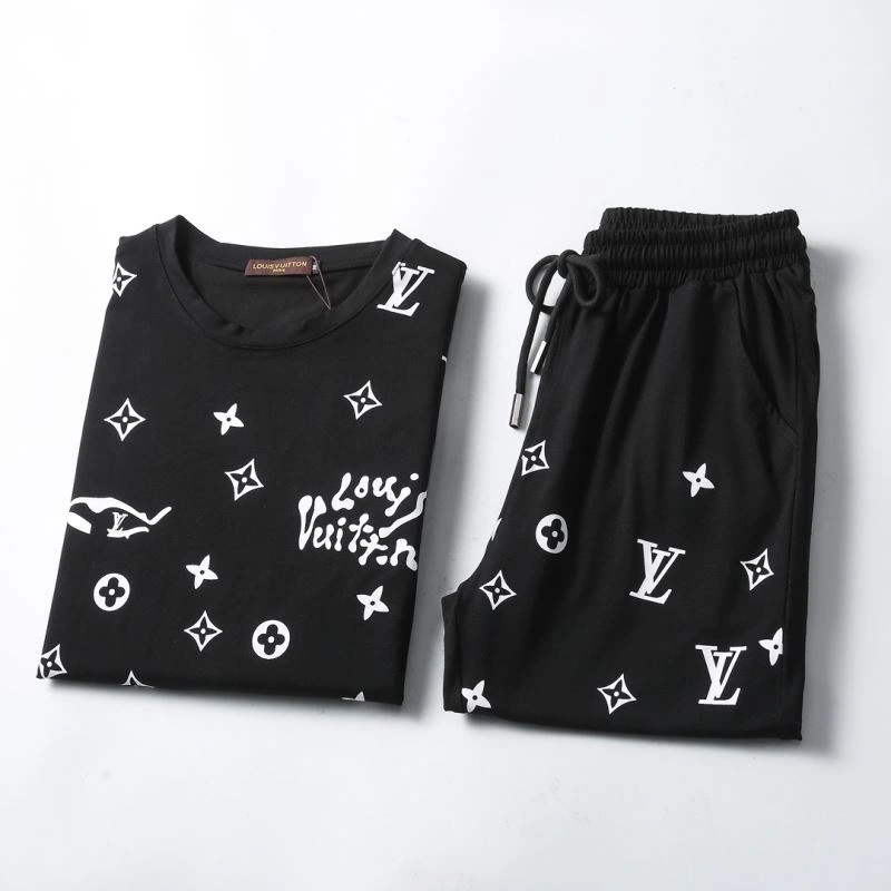 Snug Louis Vuitton Short Suits 138531