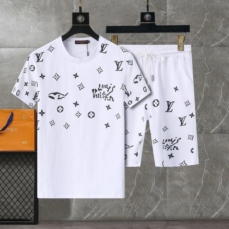 Snug Louis Vuitton Short Suits 138531
