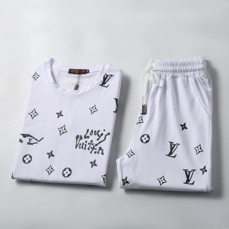 Snug Louis Vuitton Short Suits 138531