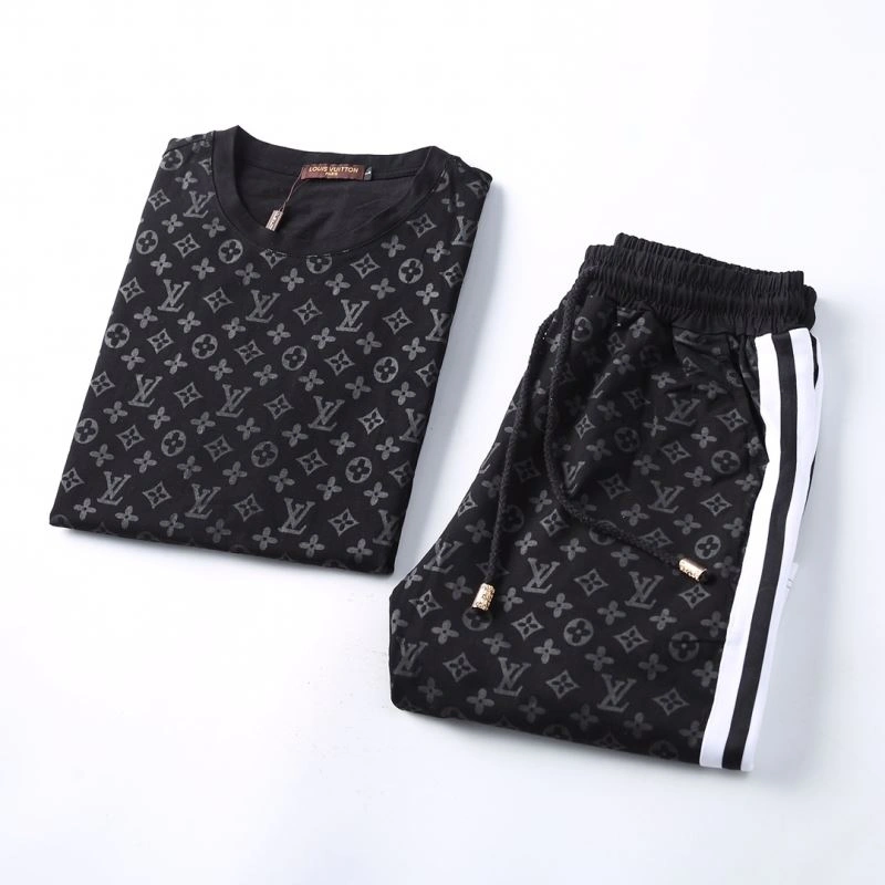 Sophisticated Louis Vuitton Short Suits 138508