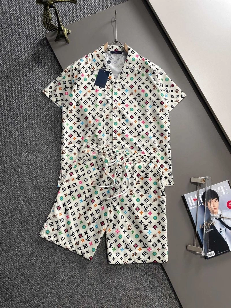 AllSeason Louis Vuitton Short Suits 138509