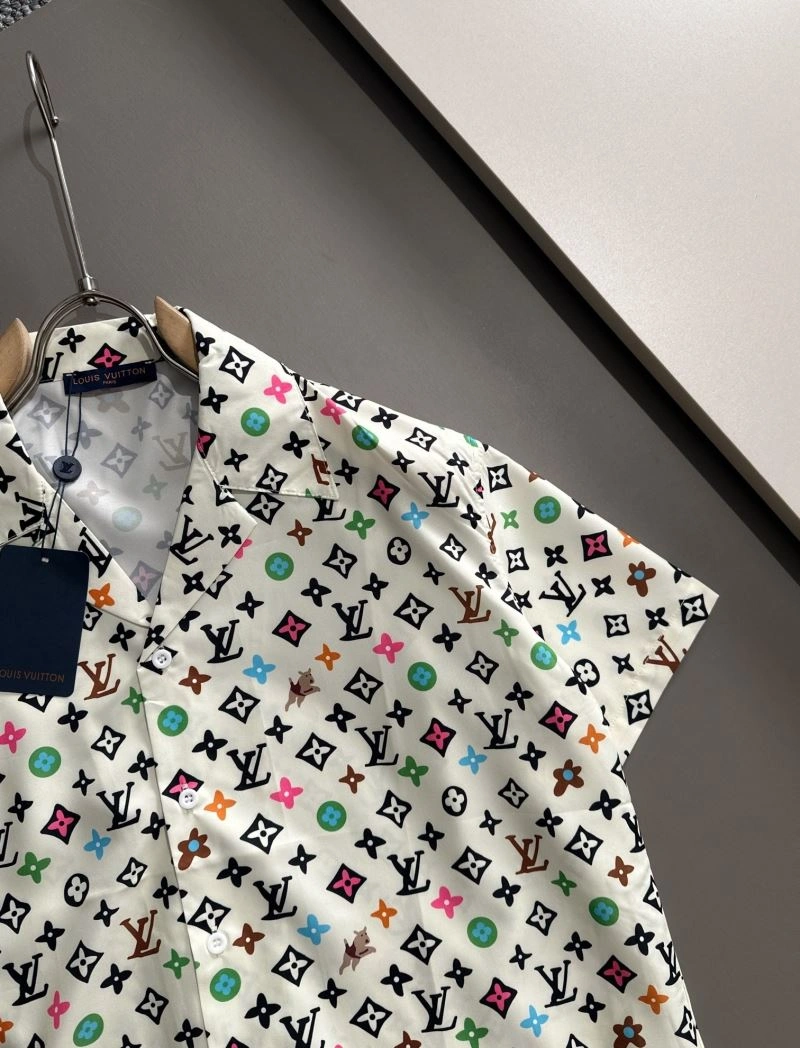 AllSeason Louis Vuitton Short Suits 138509