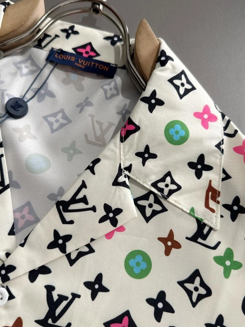 AllSeason Louis Vuitton Short Suits 138509