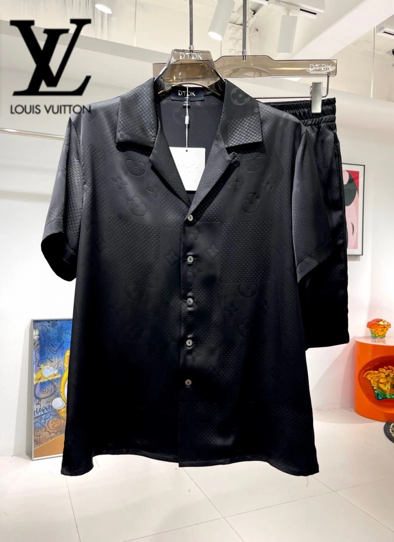 RelaxedFit Louis Vuitton Short Suits 131981