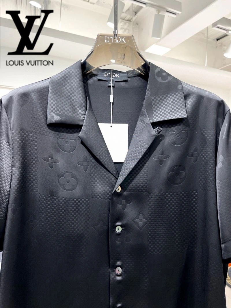 RelaxedFit Louis Vuitton Short Suits 131981