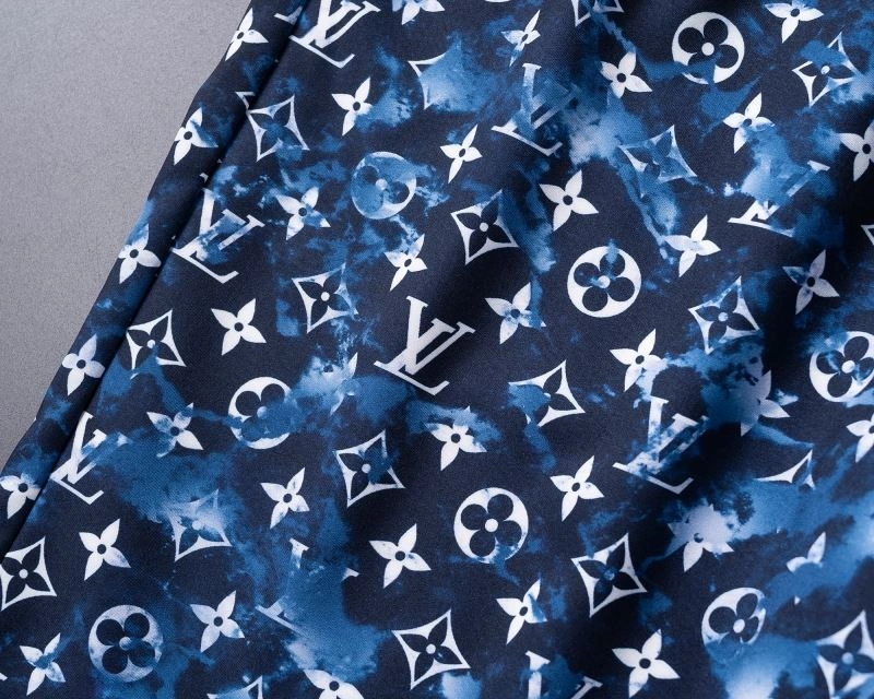 TravelReady Louis Vuitton Short Suits 139132