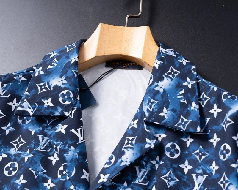 TravelReady Louis Vuitton Short Suits 139132
