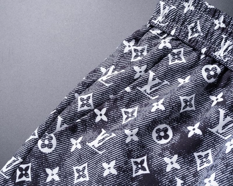 Trendy Louis Vuitton Short Suits 139138