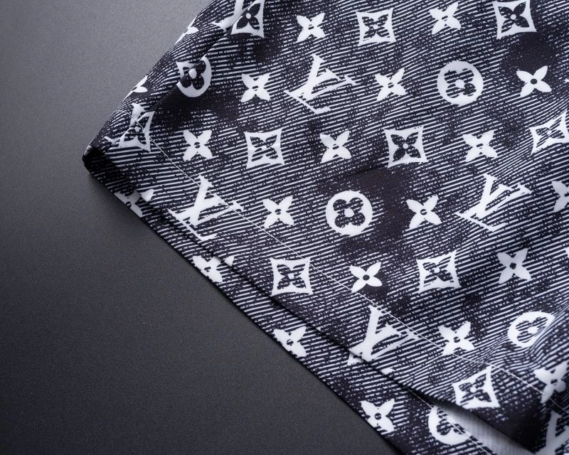 Trendy Louis Vuitton Short Suits 139138