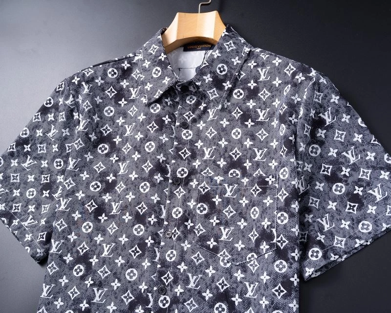 Trendy Louis Vuitton Short Suits 139138