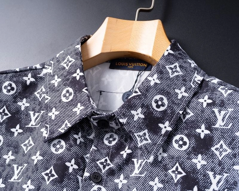 Trendy Louis Vuitton Short Suits 139138