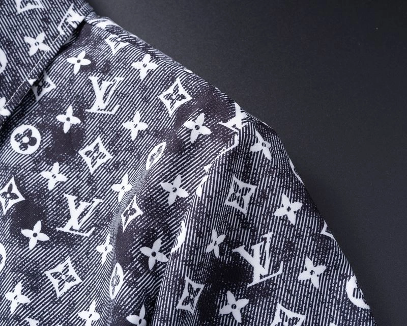 Trendy Louis Vuitton Short Suits 139138