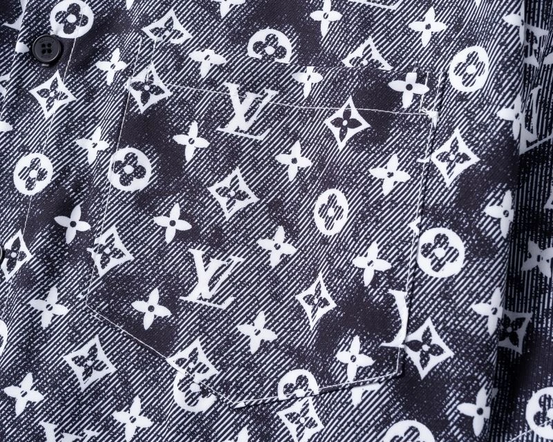 Trendy Louis Vuitton Short Suits 139138