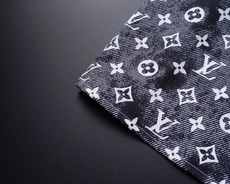 Trendy Louis Vuitton Short Suits 139138