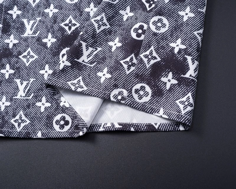 Trendy Louis Vuitton Short Suits 139138
