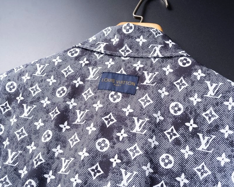 Trendy Louis Vuitton Short Suits 139138