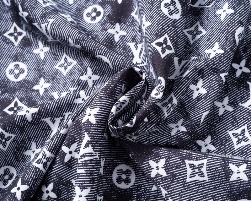 Trendy Louis Vuitton Short Suits 139138