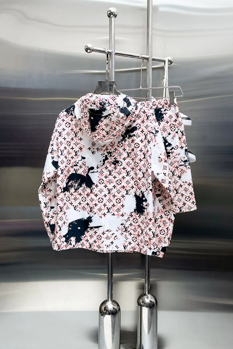 Louis Vuitton Short Suits WeatherProof 137324