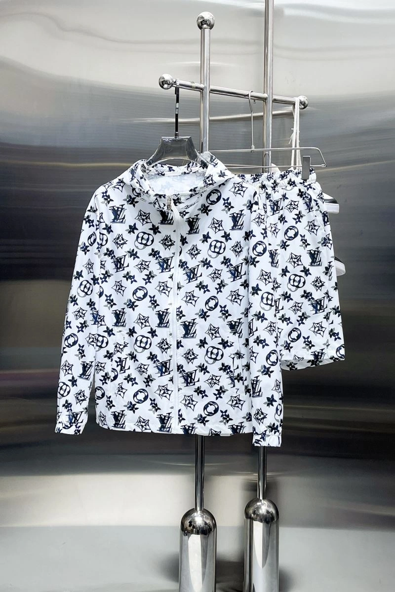 Breathable Louis Vuitton Short Suits 137323