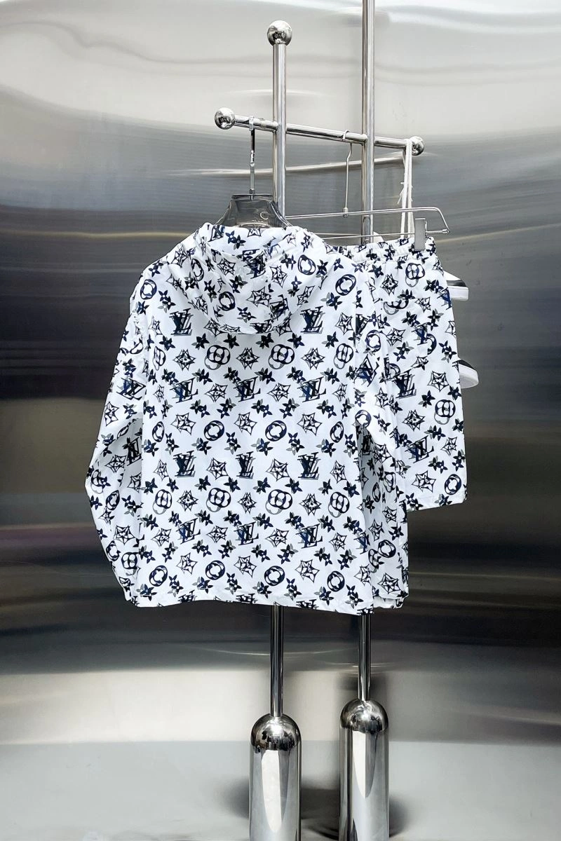 Breathable Louis Vuitton Short Suits 137323