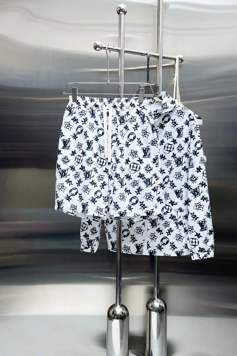 Breathable Louis Vuitton Short Suits 137323