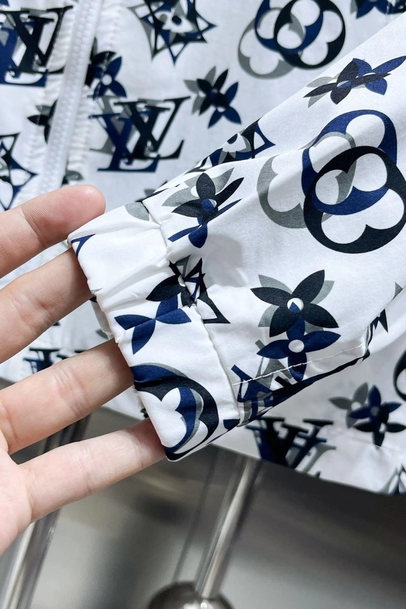 Breathable Louis Vuitton Short Suits 137323