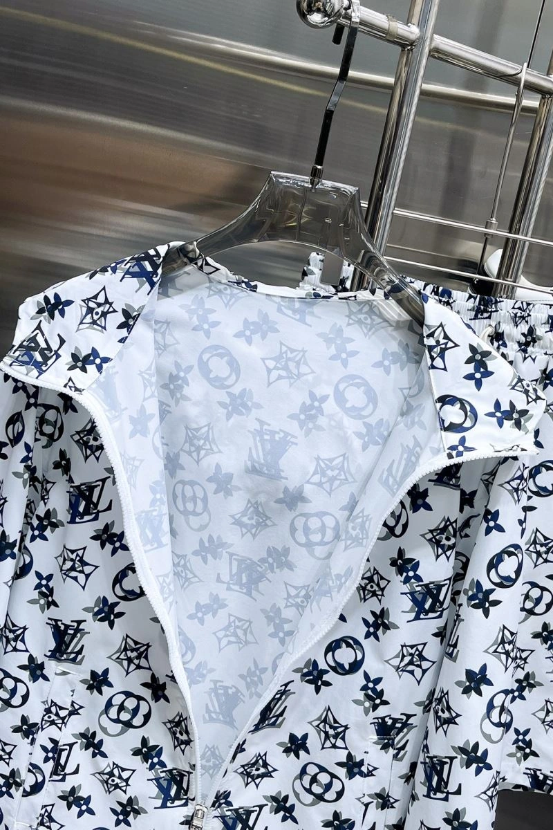 Breathable Louis Vuitton Short Suits 137323