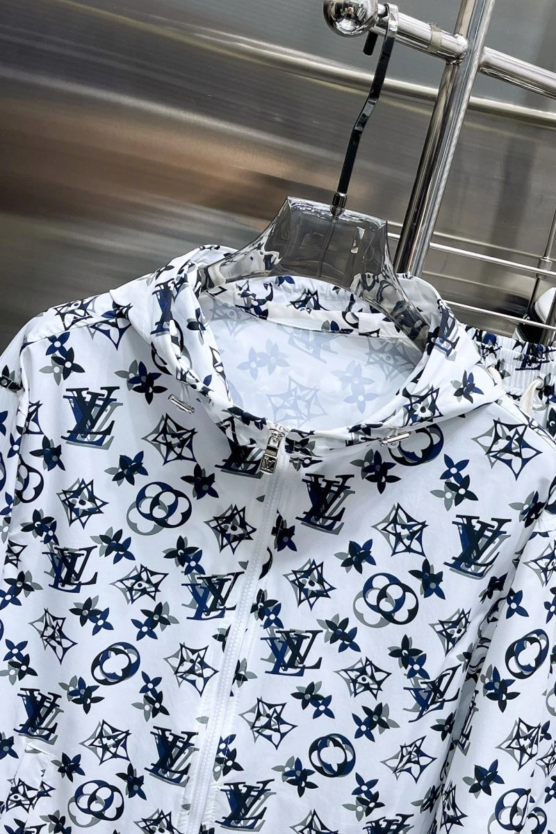 Breathable Louis Vuitton Short Suits 137323