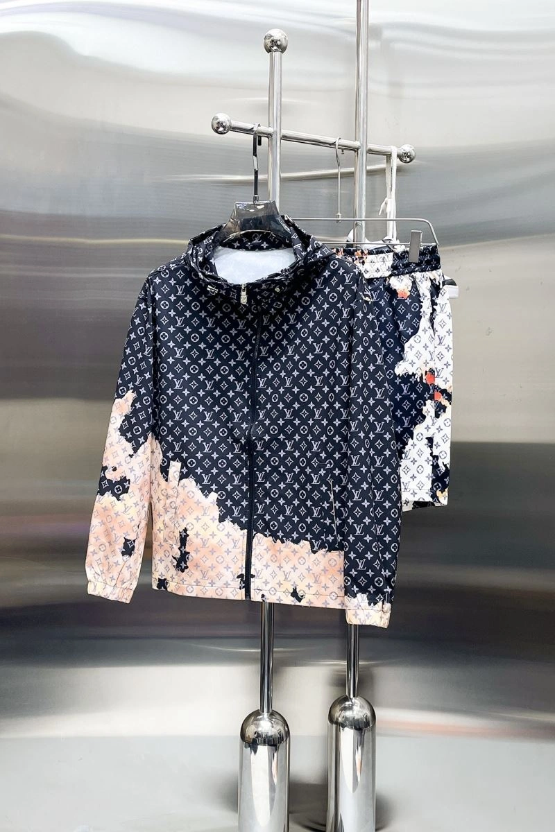 Minimalist Louis Vuitton Short Suits 137322