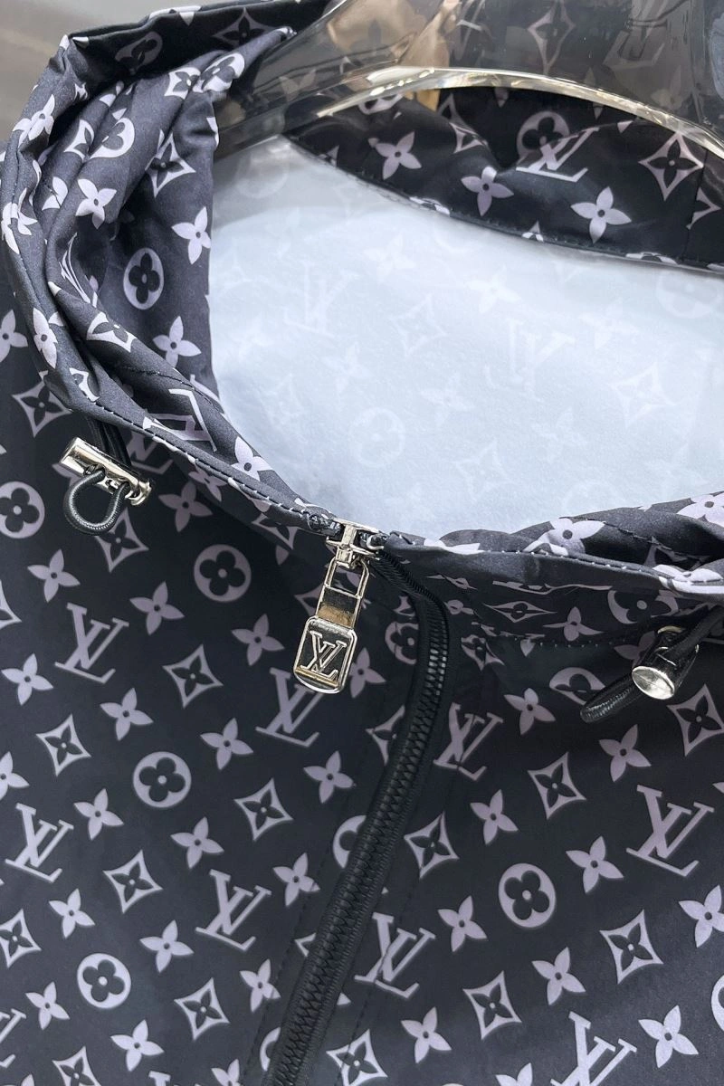 Minimalist Louis Vuitton Short Suits 137322