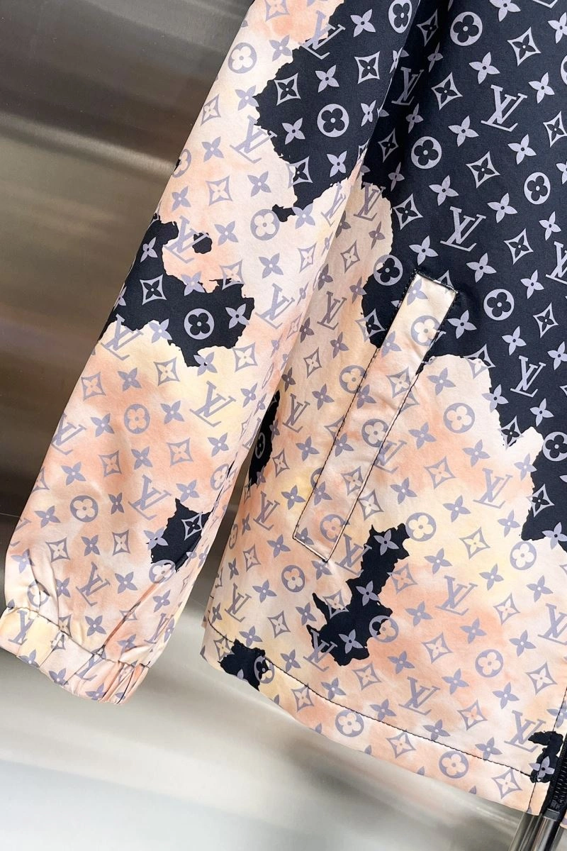 Minimalist Louis Vuitton Short Suits 137322
