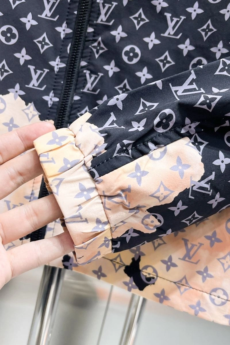 Minimalist Louis Vuitton Short Suits 137322