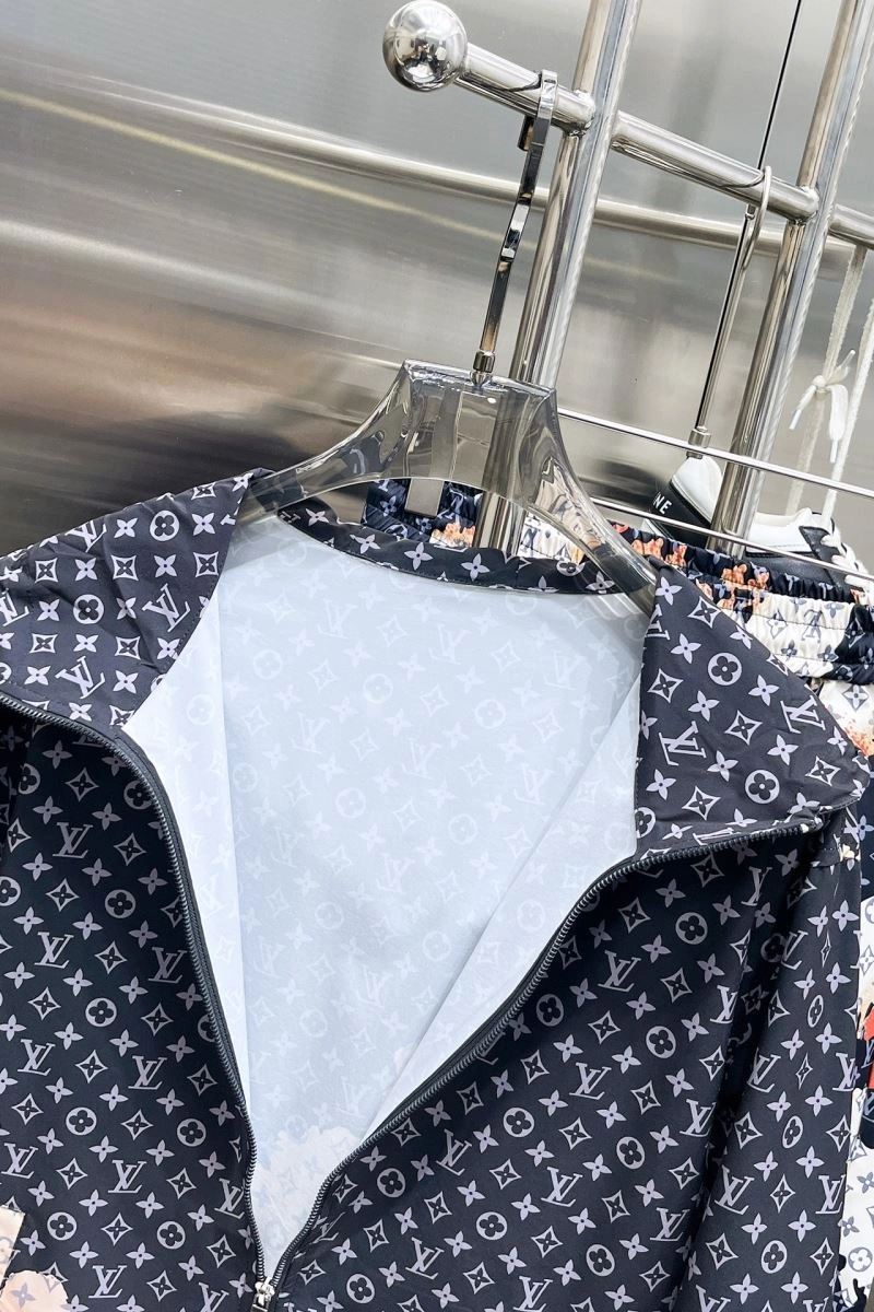Minimalist Louis Vuitton Short Suits 137322