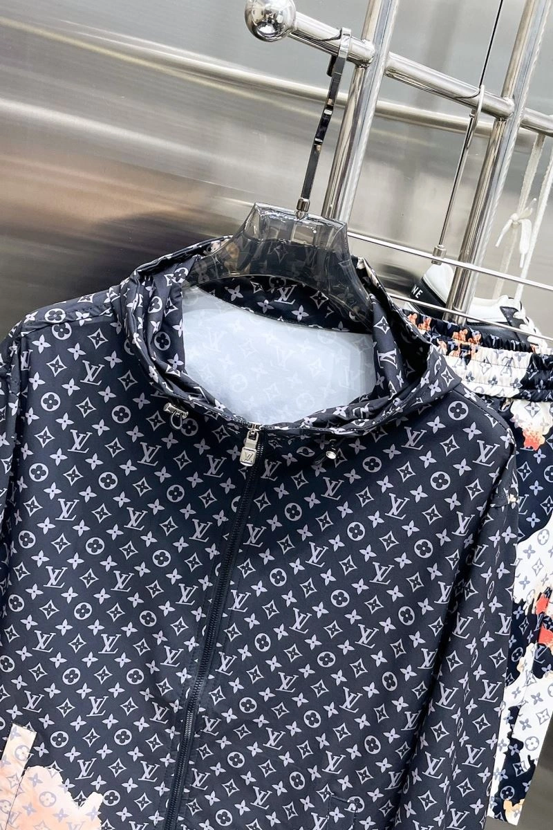 Minimalist Louis Vuitton Short Suits 137322