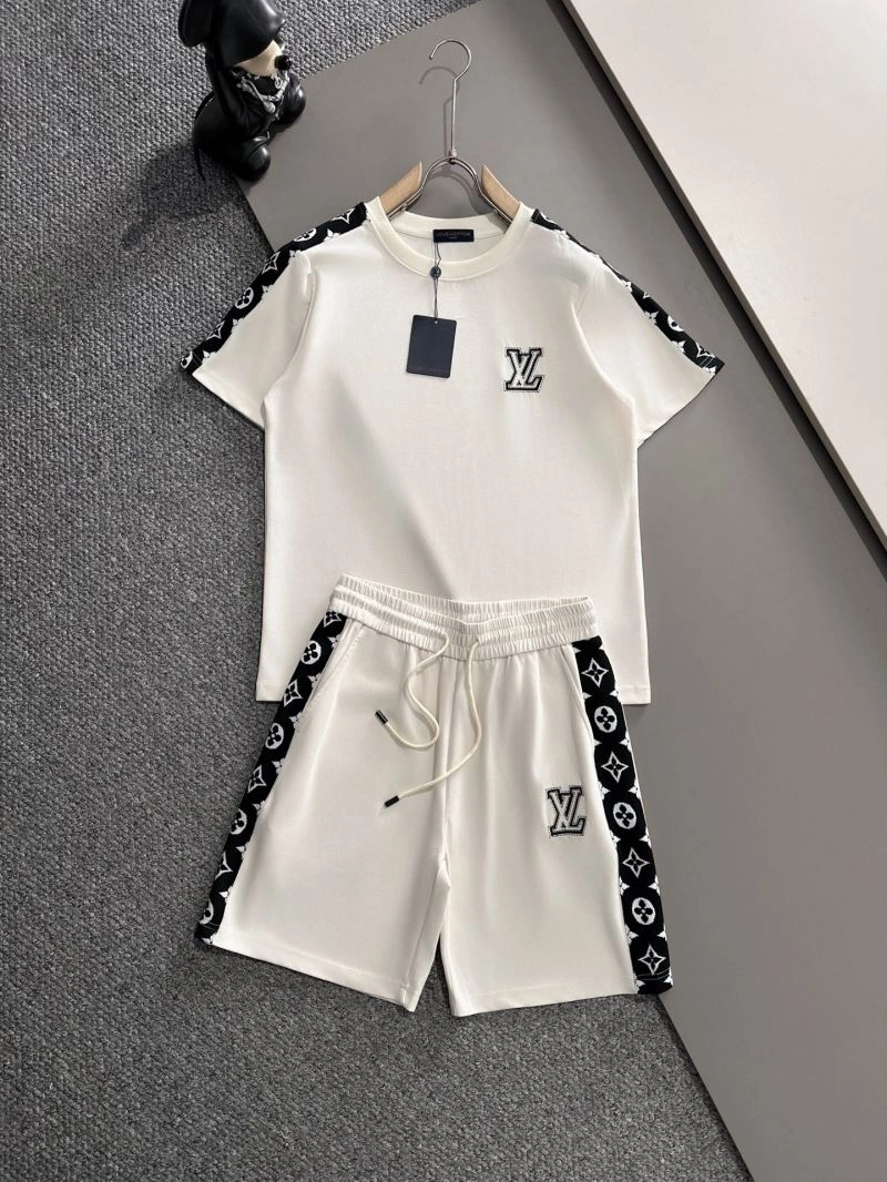 Durable Louis Vuitton Short Suits 136353