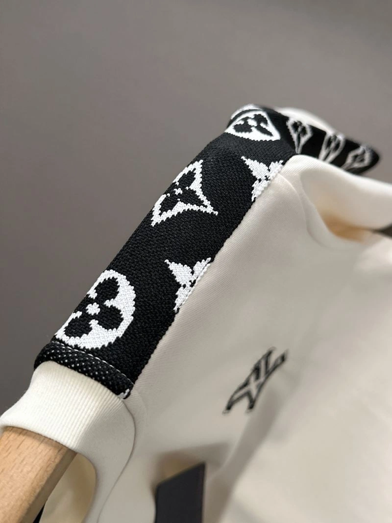 Durable Louis Vuitton Short Suits 136353