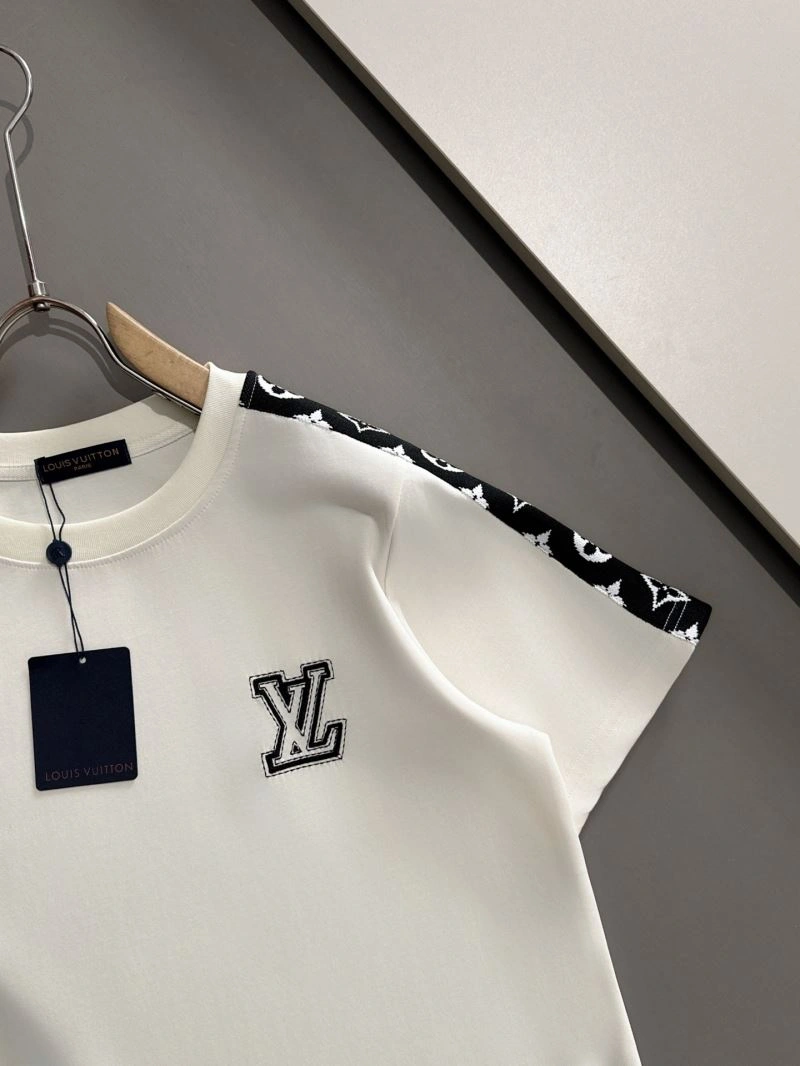 Durable Louis Vuitton Short Suits 136353