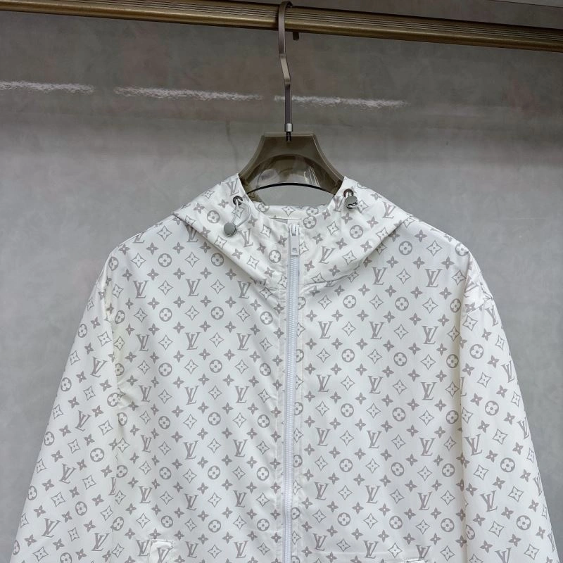 NewStyle Louis Vuitton Short Suits 136356