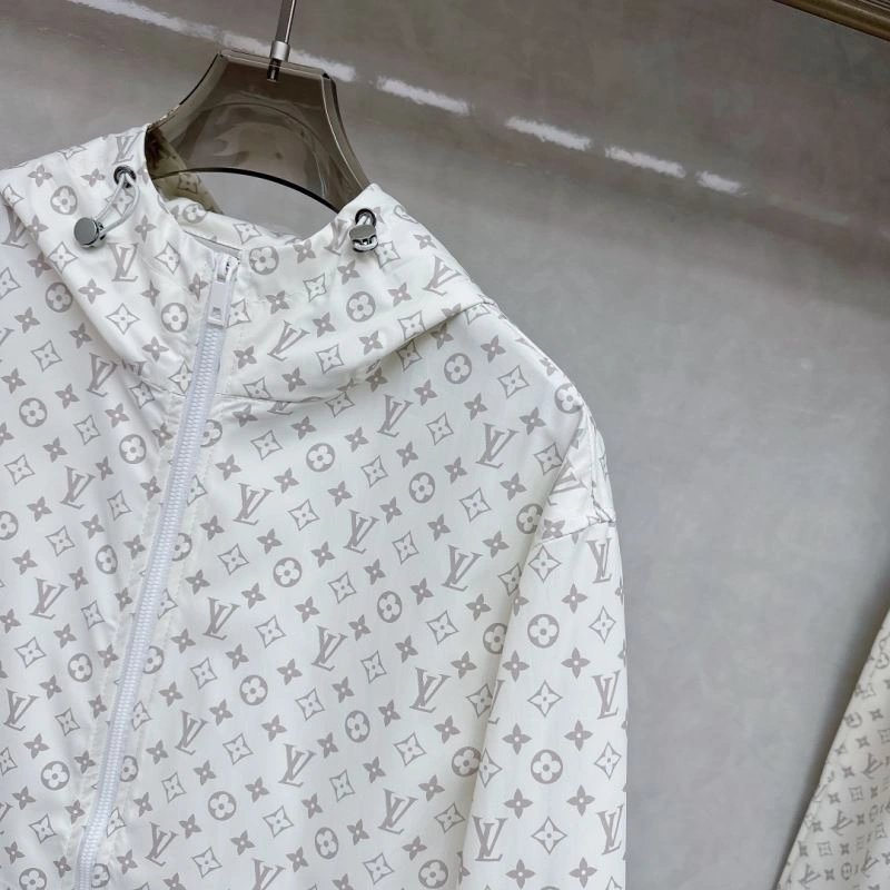 NewStyle Louis Vuitton Short Suits 136356