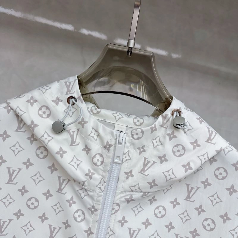 NewStyle Louis Vuitton Short Suits 136356